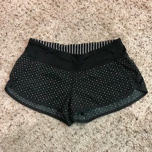 Lululemon chevron dot speed shorts size 6